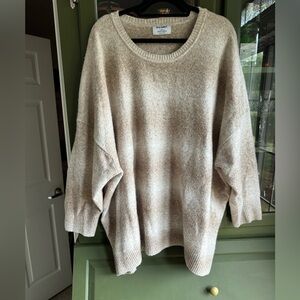 Old Navy Women's Cream and White Sweater